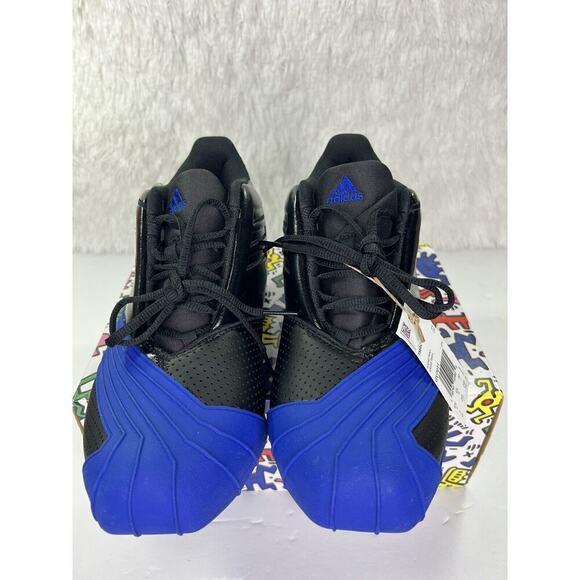 Athletic_Shoes